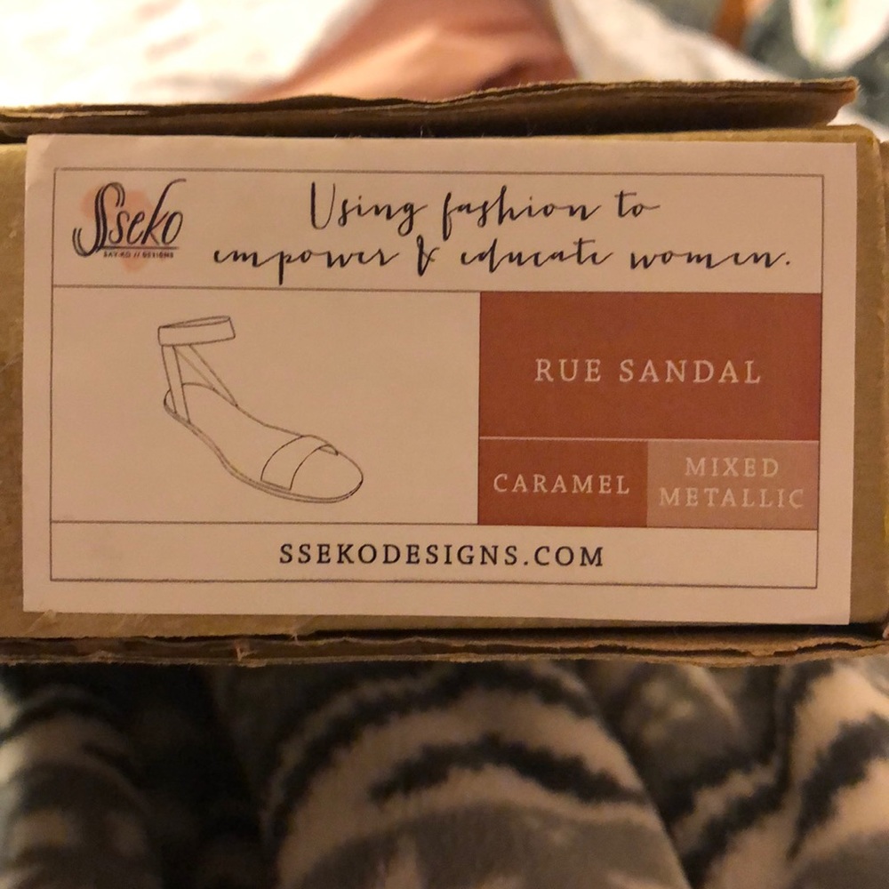 Sseko Mixed Metallic & Caramel Rue Sandal - Picture 3 of 3